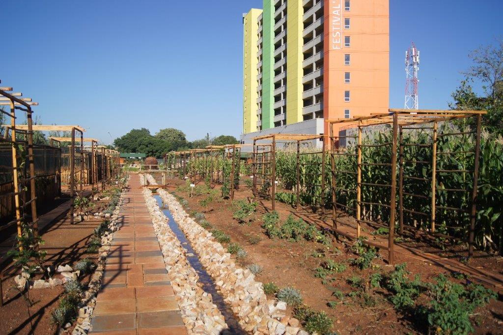 Housing Tuks 11-3612.jpg